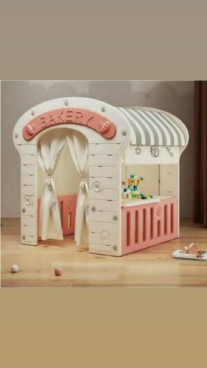 Bakery pretend play house with blocks table