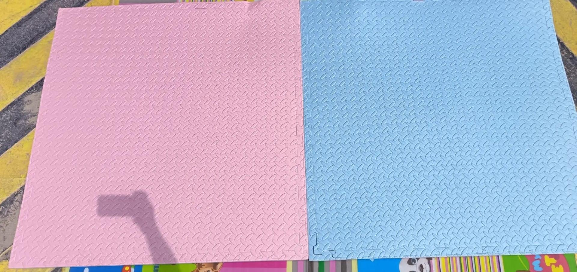 Sky blue/light pink