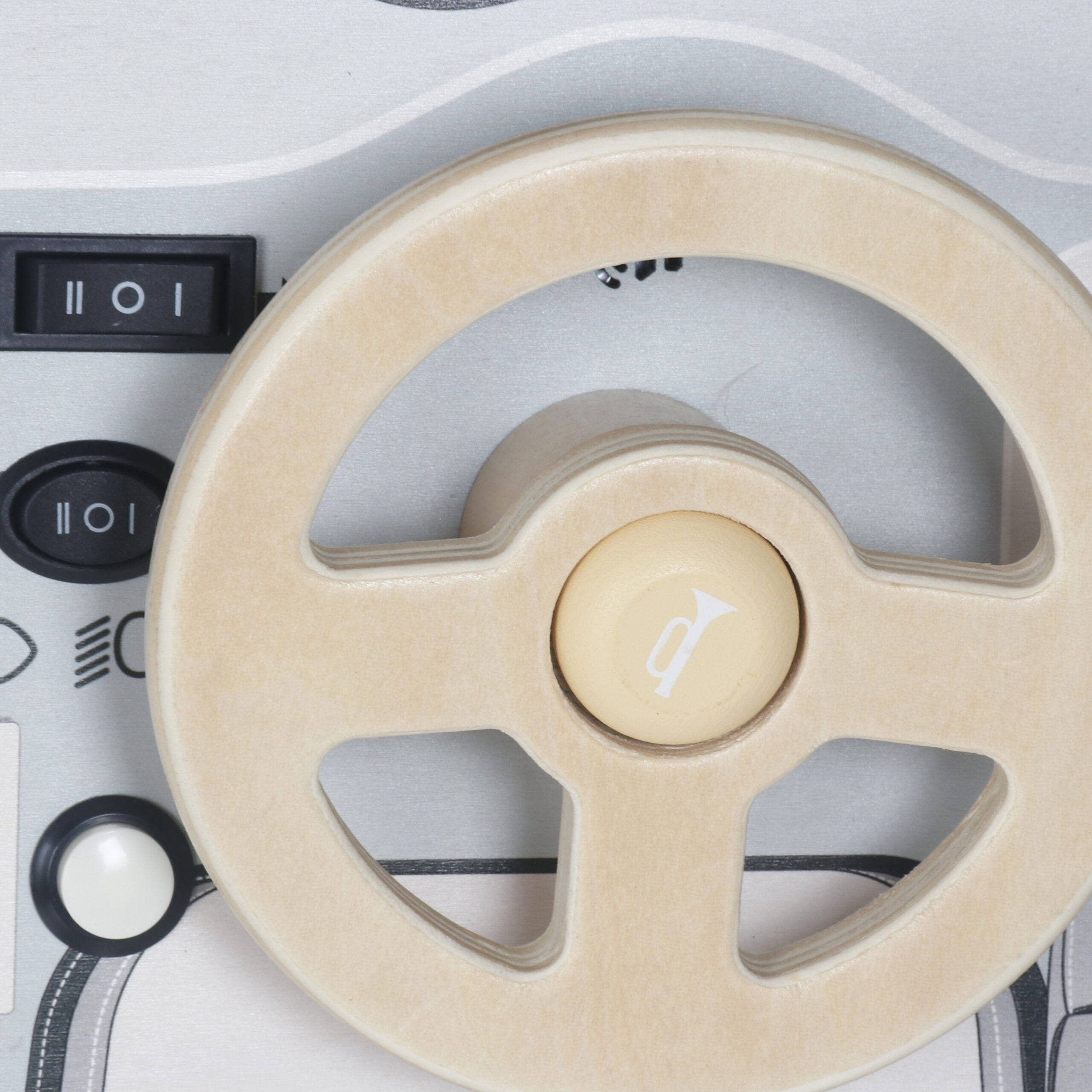 Wooden Car busy bord - Image 9